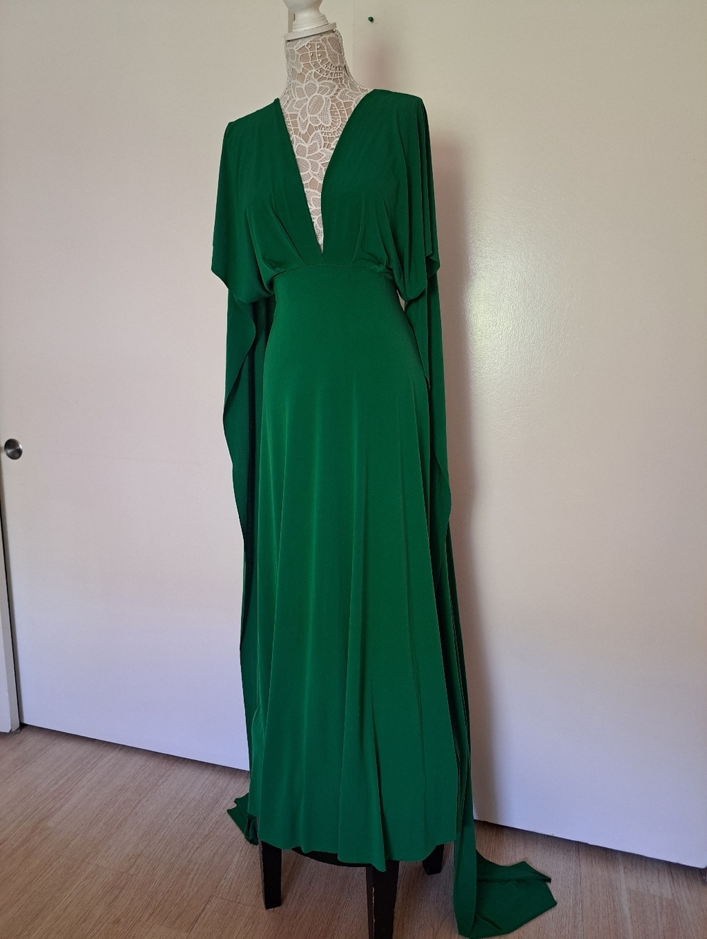 Von Vonni Convertible Maxi Dress Green .